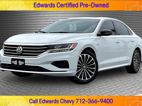 Used 2022 Volkswagen Passat 2.0T FWD image 1