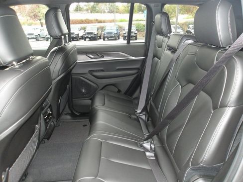 New 2025 Jeep Grand Cherokee Limited image 19