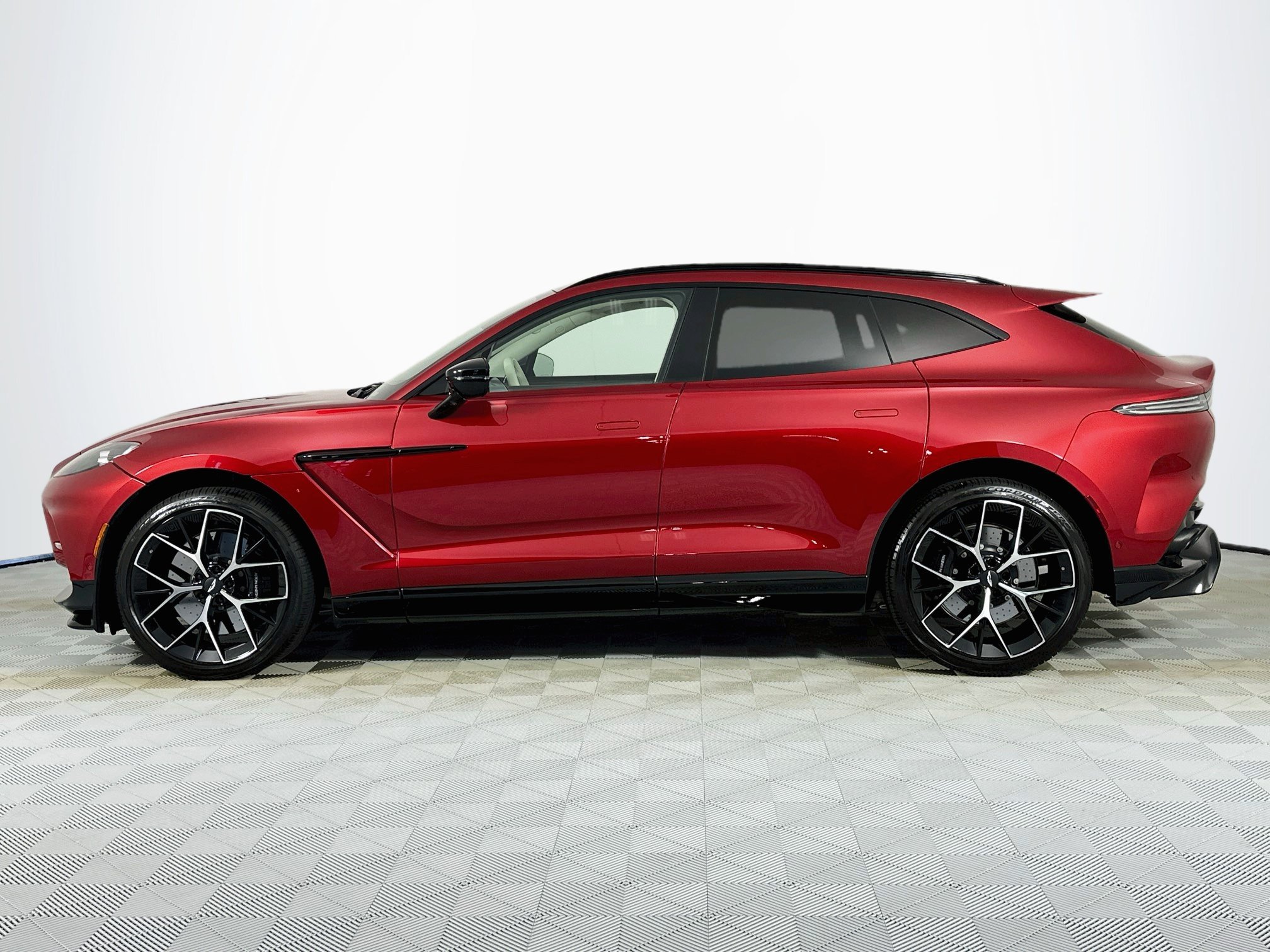 Used 2025 Aston Martin DBX 707 AWD/4WD image 17