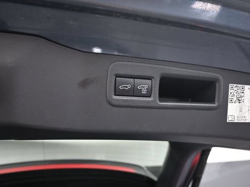 Used 2021 Toyota Venza Limited AWD/4WD image 12