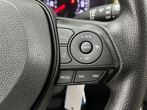 Used 2022 Toyota RAV4 LE image 19