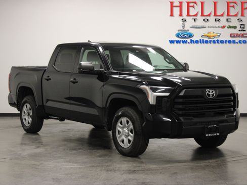 Used 2025 Toyota Tundra SR AWD/4WD image 1