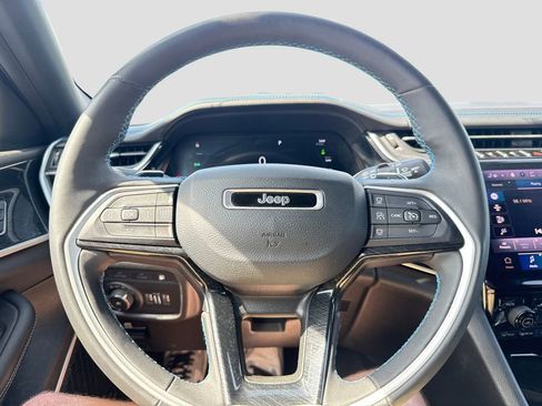 Used 2022 Jeep Grand Cherokee Trailhawk AWD/4WD image 17