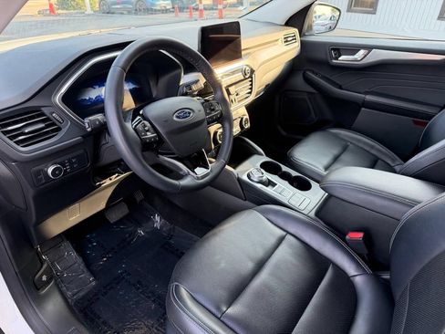 Used 2022 Ford Escape Titanium AWD/4WD image 17