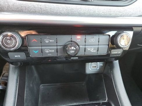 Used 2024 Jeep Compass Latitude image 16