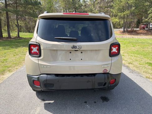Used 2015 Jeep Renegade Latitude w/ Popular Equipment Group image 6