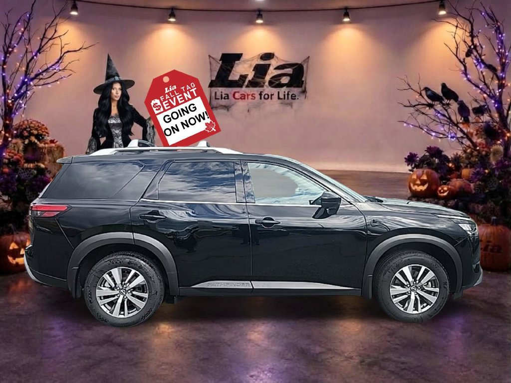 Used 2025 Nissan Pathfinder SL AWD/4WD image 2