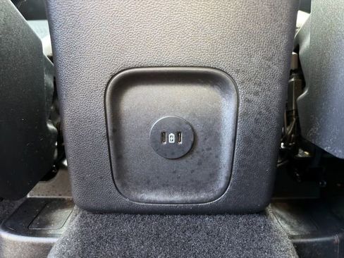 Used 2025 Ford Escape SE image 17