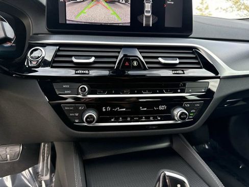 Used 2023 BMW M550i xDrive AWD/4WD image 25