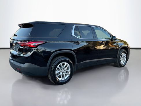 Used 2023 Chevrolet Traverse LS image 3