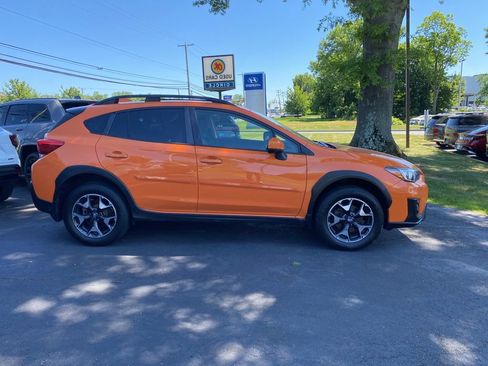Used 2020 Subaru Crosstrek 2.0i Premium w/ Moonroof Package 2 AWD/4WD image 2