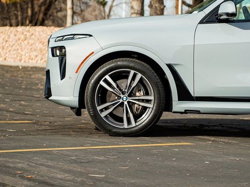 Used 2023 BMW X7 xDrive40i w/ M Sport Package image 8