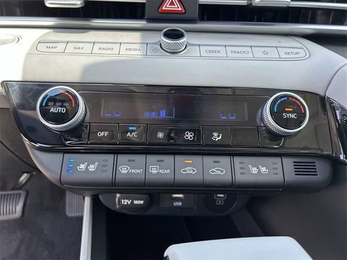 New 2025 Hyundai Elantra Limited image 26