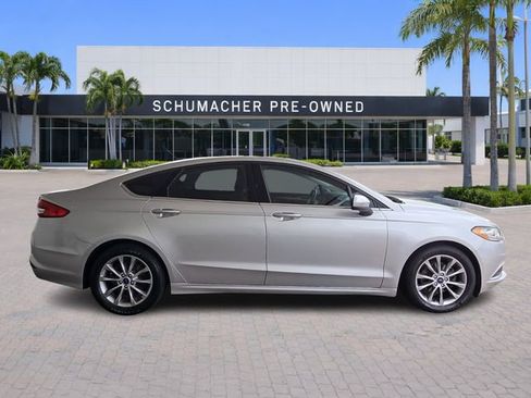 Used 2017 Ford Fusion SE w/ Fusion SE Technology Package image 8