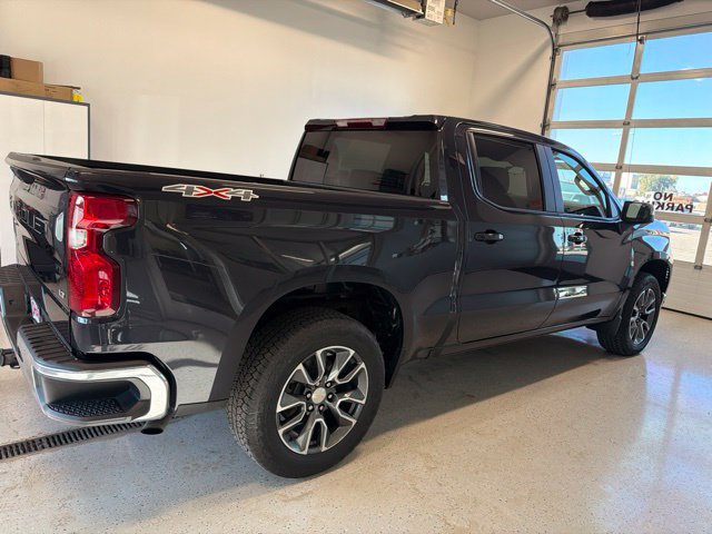 Used 2024 Chevrolet Silverado 1500 LT AWD/4WD image 9