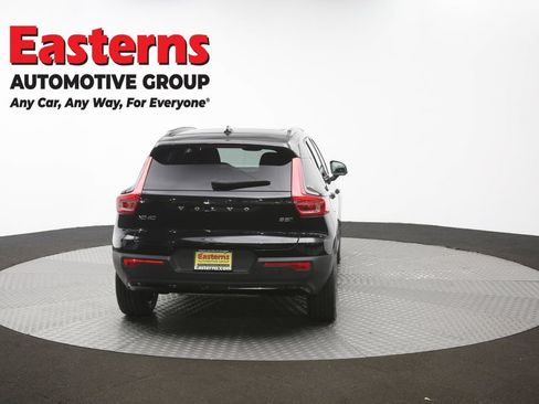 Used 2024 Volvo XC40 B5 Core AWD/4WD image 38