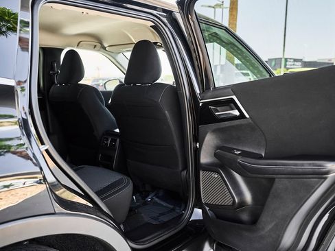 Used 2025 Mitsubishi Outlander ES FWD image 10