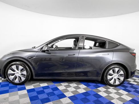 Used 2024 Tesla Model Y Long Range AWD/4WD image 9