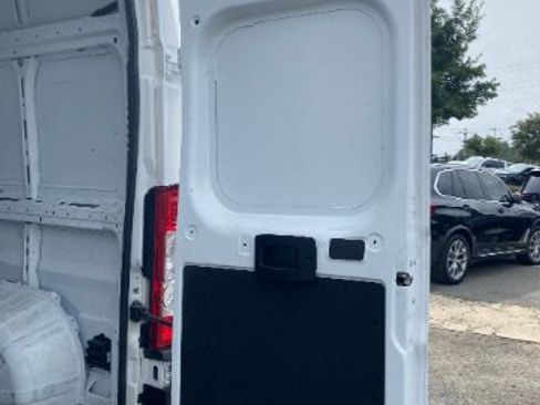 Used 2024 RAM ProMaster 2500 w/ Convenience Group FWD image 10