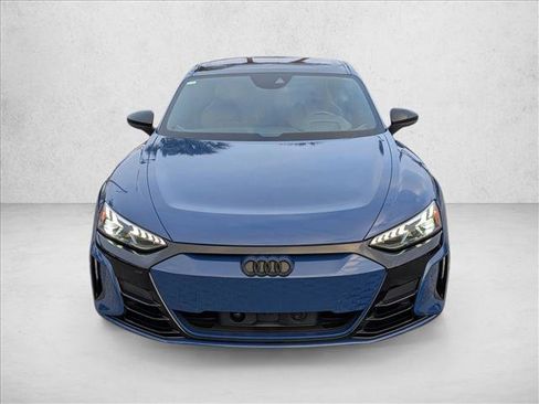 Used 2023 Audi e-tron GT Prestige image 2