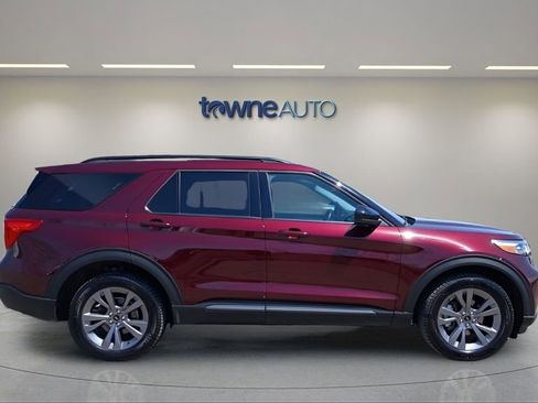 Used 2022 Ford Explorer XLT w/ Equipment Group 202A AWD/4WD image 6