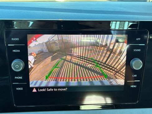 Used 2025 Volkswagen Jetta SE image 17