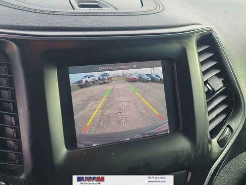 Used 2019 Jeep Cherokee Latitude w/ Cold Weather Group AWD/4WD image 24