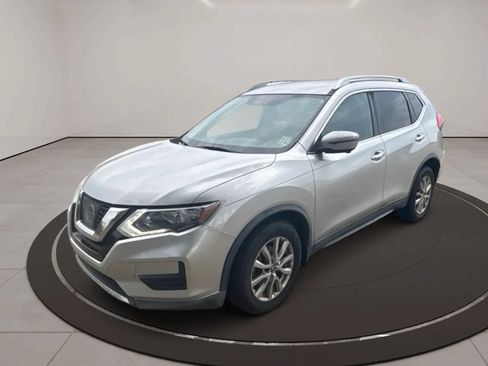 Used 2017 Nissan Rogue SV w/ SV Premium Package FWD image 3