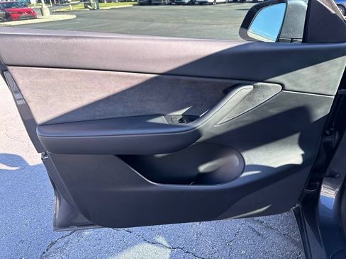 Used 2022 Tesla Model Y Performance AWD/4WD image 29