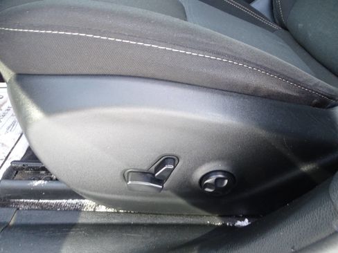 Used 2018 Jeep Cherokee Latitude w/ Comfort & Convenience Group image 12