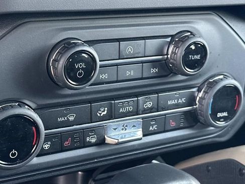 Used 2025 Ford Bronco Badlands AWD/4WD image 32