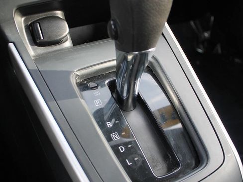 Used 2017 Nissan Sentra S image 32