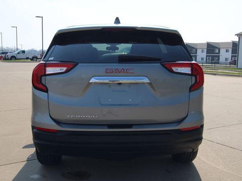 Used 2024 GMC Terrain SLE image 13