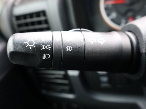 Used 2013 Nissan Titan SV w/ SV Value Truck Pkg image 31