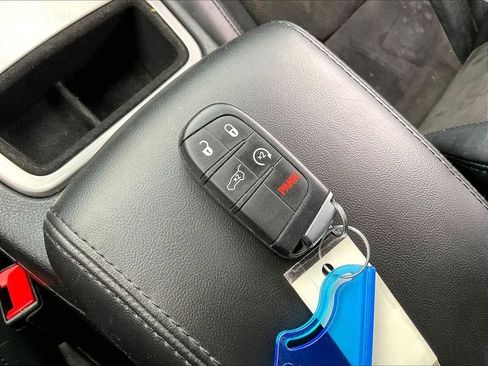 Used 2021 Jeep Grand Cherokee Laredo X AWD/4WD image 26