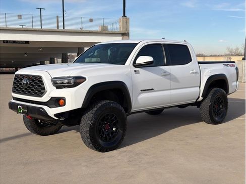Used 2020 Toyota Tacoma TRD Off-Road image 3