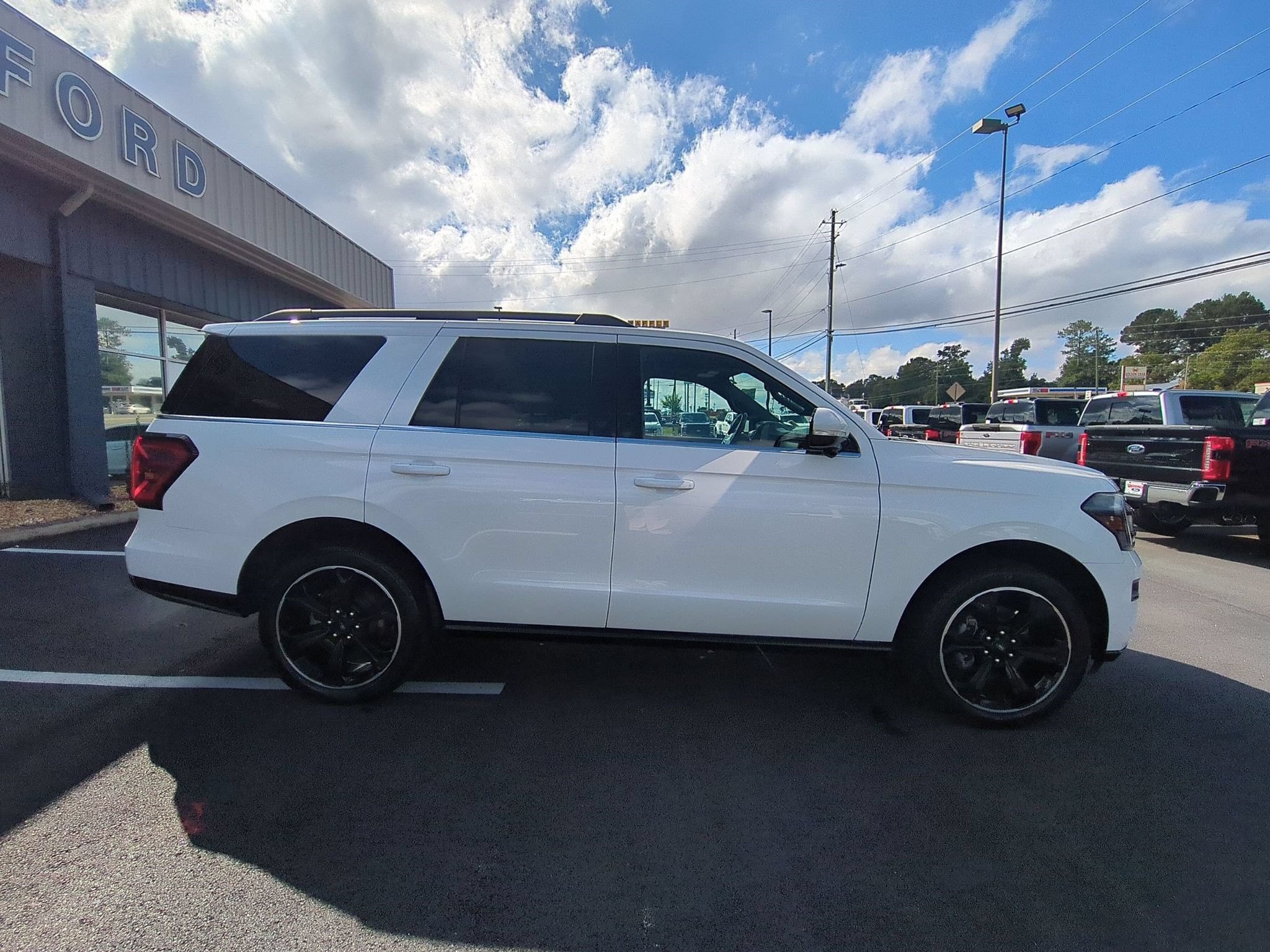Certified 2023 Ford Expedition Limited RWD image 4