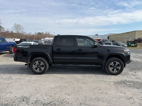 Used 2019 Toyota Tacoma TRD Sport image 6