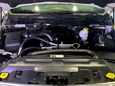 Used 2020 RAM 1500 Classic SLT AWD/4WD image 30