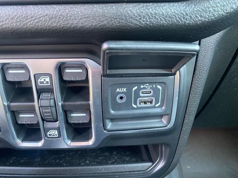 Used 2025 Jeep Wrangler Unlimited Sport AWD/4WD image 26