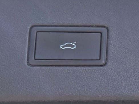 Used 2022 Volkswagen Atlas SEL Premium image 12