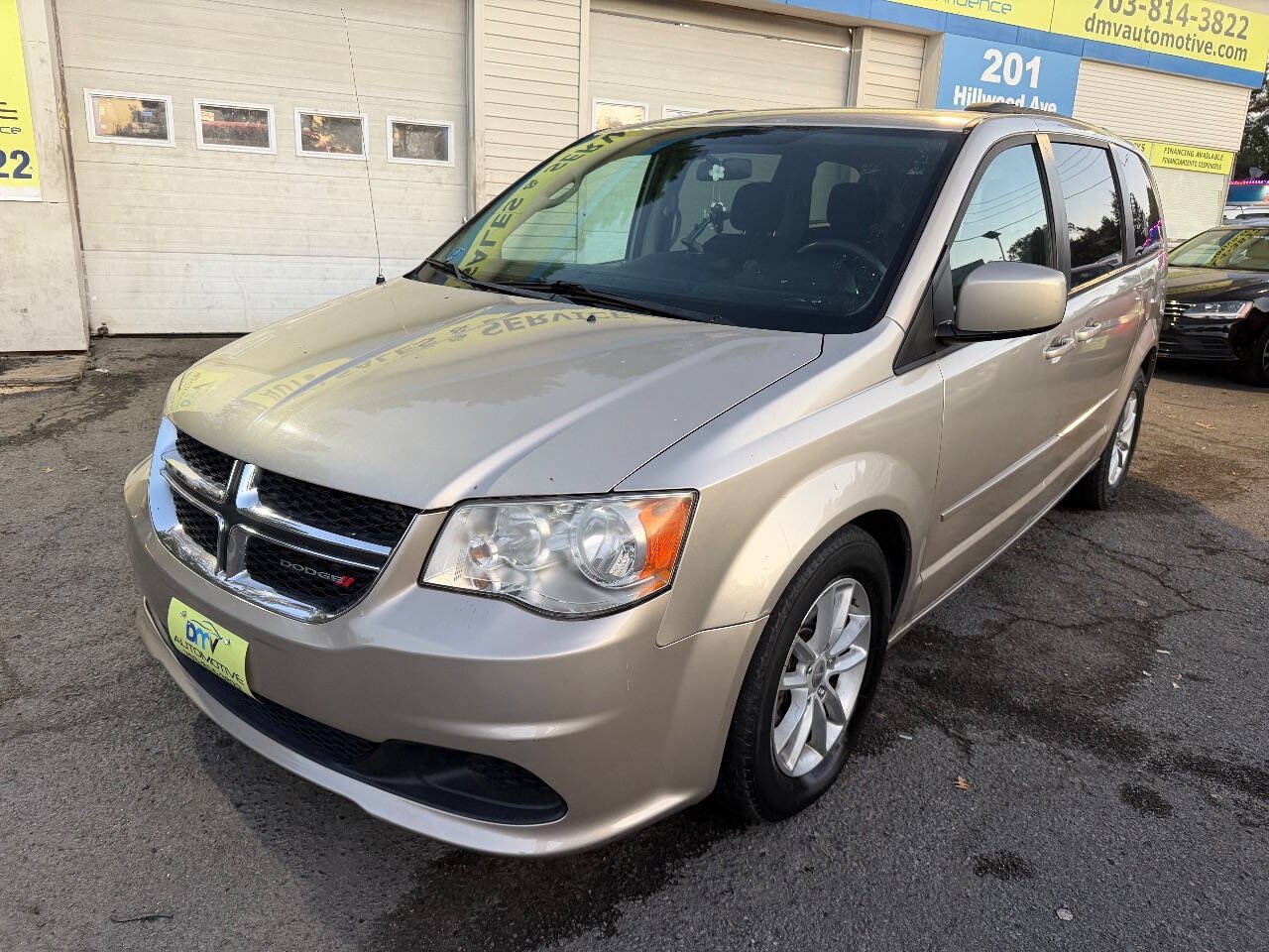 Used 2013 Dodge Grand Caravan SXT w/ Entertainment Group 1 FWD image 2