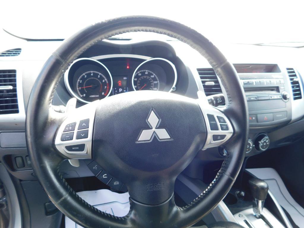 Used 2010 Mitsubishi Outlander SE AWD/4WD image 3