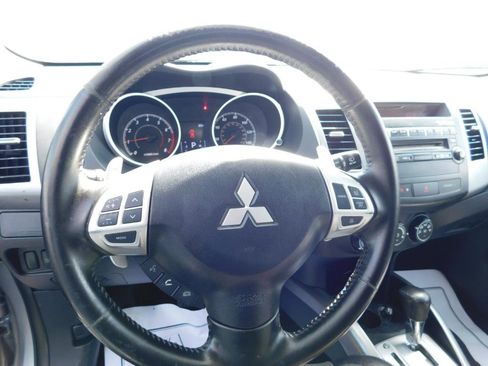 Used 2010 Mitsubishi Outlander SE AWD/4WD image 3