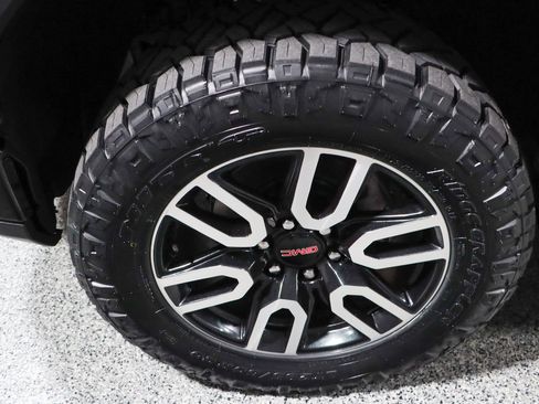 Used 2024 GMC Sierra 1500 AT4 w/ Technology Package AWD/4WD image 12