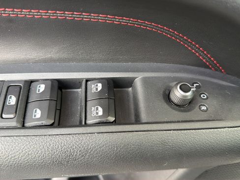 Used 2025 Jeep Compass Trailhawk AWD/4WD image 18