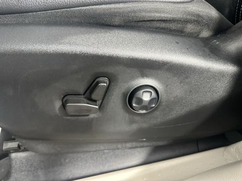 Used 2022 Chrysler Pacifica Touring-L FWD image 13