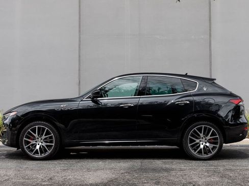 Certified 2022 Maserati Levante GT AWD/4WD image 2
