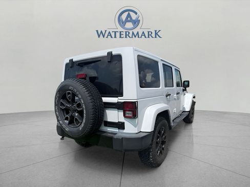 Used 2018 Jeep Wrangler Unlimited Sahara AWD/4WD image 8