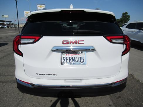 Used 2023 GMC Terrain SLT image 6